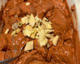 Foto del passaggio 1 della ricetta Pollo tandoori veloce su pane ciapati e salsa alla curcuma