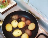 Foto del paso 2 de la receta: Chuletas de cerdo con papas doradas y salsa de pimienta