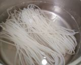 A picture of step 2 of Char Siu Noodle Bowl (Bún trộn xá xíu).