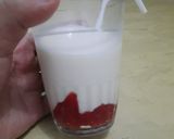 Foto langkah ke 3 dari resep Korean Strawberry Fresh Milk.