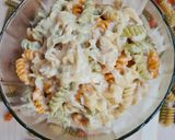 Foto del paso 2 de la receta: Fideos tricolor con crema de cebolla "one pot"
