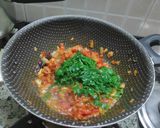 A picture of step 5 of Dal Palak.