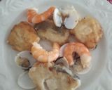 Foto del paso 2 de la receta Bacalao, gambas y almejas con salsa Cepiallto