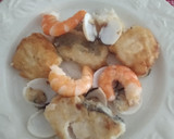 Foto del paso 2 de la receta: Bacalao, gambas y almejas con salsa Cepiallto