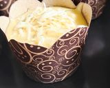 Foto langkah ke 4 dari resep Muffin cheese chocochip no mixer.
