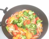 Foto langkah ke 3 dari resep Brokoli Cah Paprika.