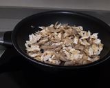 Foto del paso 6 de la receta Pizza con base coliflor, de setas y pollo al curry