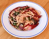 Hình bước làm 4 của món 🌱 Mì Ý Xào Lá Củ Dền Đỏ (Vegan)