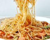 Foto langkah ke 5 dari resep Bihun Goreng ala Koko Kuliner.
