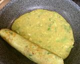 Foto langkah ke 2 dari resep Avocado Omelette.