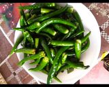 हरी मिर्च अचार (hari mirch achar recipe in Hindi) रेसिपी चरण 1 फोटो
