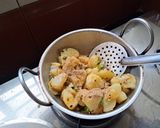A picture of step 3 of Aloo Matar (South India style).