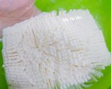 Hình bước làm 2 của món Canh đậu hủ hoa cúc