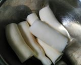 Foto langkah ke 1 dari resep Bola Singkong Kuah Susu.