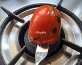 A picture of step 1 of Tomato Bharta.