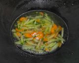Foto langkah ke 4 dari resep Sayur wortel dan labu siam.
