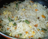 ரோட்டுக்கடை முட்டை ஃப்ரைடு ரைஸ் (Muttai fried rice recipe in tamil) ரெசிபி ஸ்டேப் 6 புகைப்படம்
