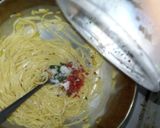 Foto langkah ke 2 dari resep Spaghetti Aglio Olio Ebi Kering.