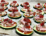 Foto del paso 3 de la receta: Minipizzas de calabacín sin lactosa