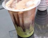 Foto langkah ke 3 dari resep Matcha latte milk chocolatos ala cafe 😂.