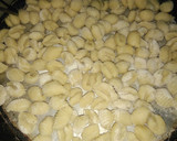 Foto del paso 3 de la receta: Ñoquis económicos de masa bomba con crema de zapallo 🎃