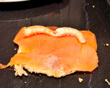 Foto del paso 5 de la receta: Canapés de salmón ahumado con queso de cabra