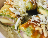 Foto del paso 5 de la receta: CANELONES DE 🥞PANQUEQUES 🥞 VERDES RELLENOS DE 🍖JAMÓN Y QUESO 🧀😋🤩👏