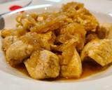 Foto del paso 4 de la receta: Dados de pollo encebollados