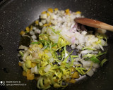 Foto del paso 1 de la receta: Farfalle con Verduras y Langostinos al Curry - One pot Pasta -