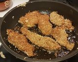Foto del paso 5 de la receta: Pechuga de Pollo en Tempura de Arroz y Sésamo blanco