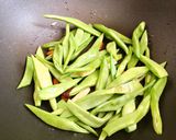 Hình bước làm 2 của món 🌱 Đậu Que Dẹp Xào Khóm Chay (Vegan)