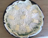 Foto del paso 6 de la receta: Quiché de espinacas, pasas y piñones
