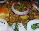 A picture of step 1 of Masaledar chatpaty kaly chane.
