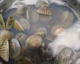 Foto langkah ke 1 dari resep Kerang Dara Saus Asam Manis.