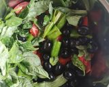 Foto del paso 2 de la receta Gazpacho con aceitunas negras y albahaca