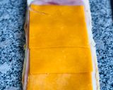 Foto del paso 2 de la receta: Rollitos de pan de molde con jamón y queso