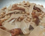 Foto del passaggio 4 della ricetta Ciceri e tria (ceci e tria....formato di pasta)