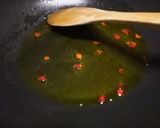 A picture of step 1 of Spaghetti aglio, olio e peporoncino.