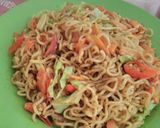 Foto langkah ke 5 dari resep Mie goreng pedas ala anak kos.