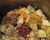 A picture of step 5 of Aloo palak.