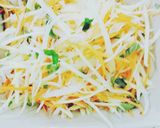 Hình bước làm 4 của món Gỏi xoài khô mực chiên