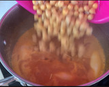 Foto del paso 6 de la receta: Garbanzos, chipirones y huevo frito