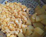 Foto langkah ke 2 dari resep Corn Potatoes Mayo.