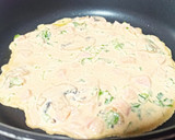 Foto del paso 3 de la receta: Tortitas saladas de jamón York y champiñón rellenas de aguacate y tomate