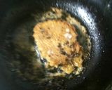 A picture of step 3 of Sweet biscuits bomb.