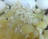 Foto del paso 5 de la receta: Patamuslos al spiedo y ensalada de remolacha, papa, huevo y ajo