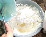 Foto langkah ke 4 dari resep Buttercream (Lembut,Kokoh Dan Tidak Menempel Di Lidah).