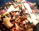 Foto del paso 7 de la receta: Salteado de setas variadas con jamón