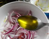 Foto del paso 4 de la receta: Calamares flambeados en ensalada multicolor