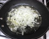 Foto del paso 3 de la receta: Panzerotti rellenos de cangrejo y gamba con salsa de queso y trufa rallada